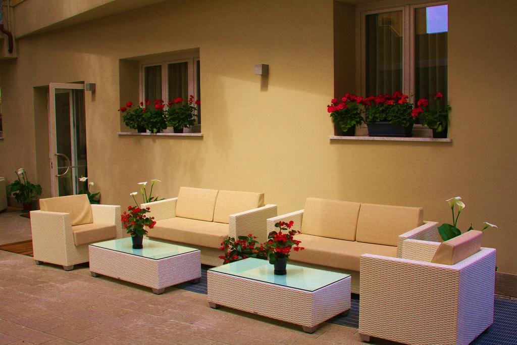 Souvenir Hotel 2*