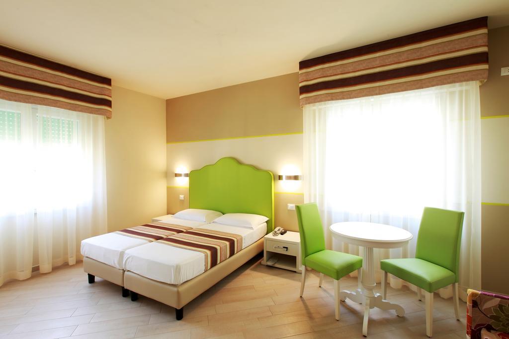 Souvenir Hotel 2*