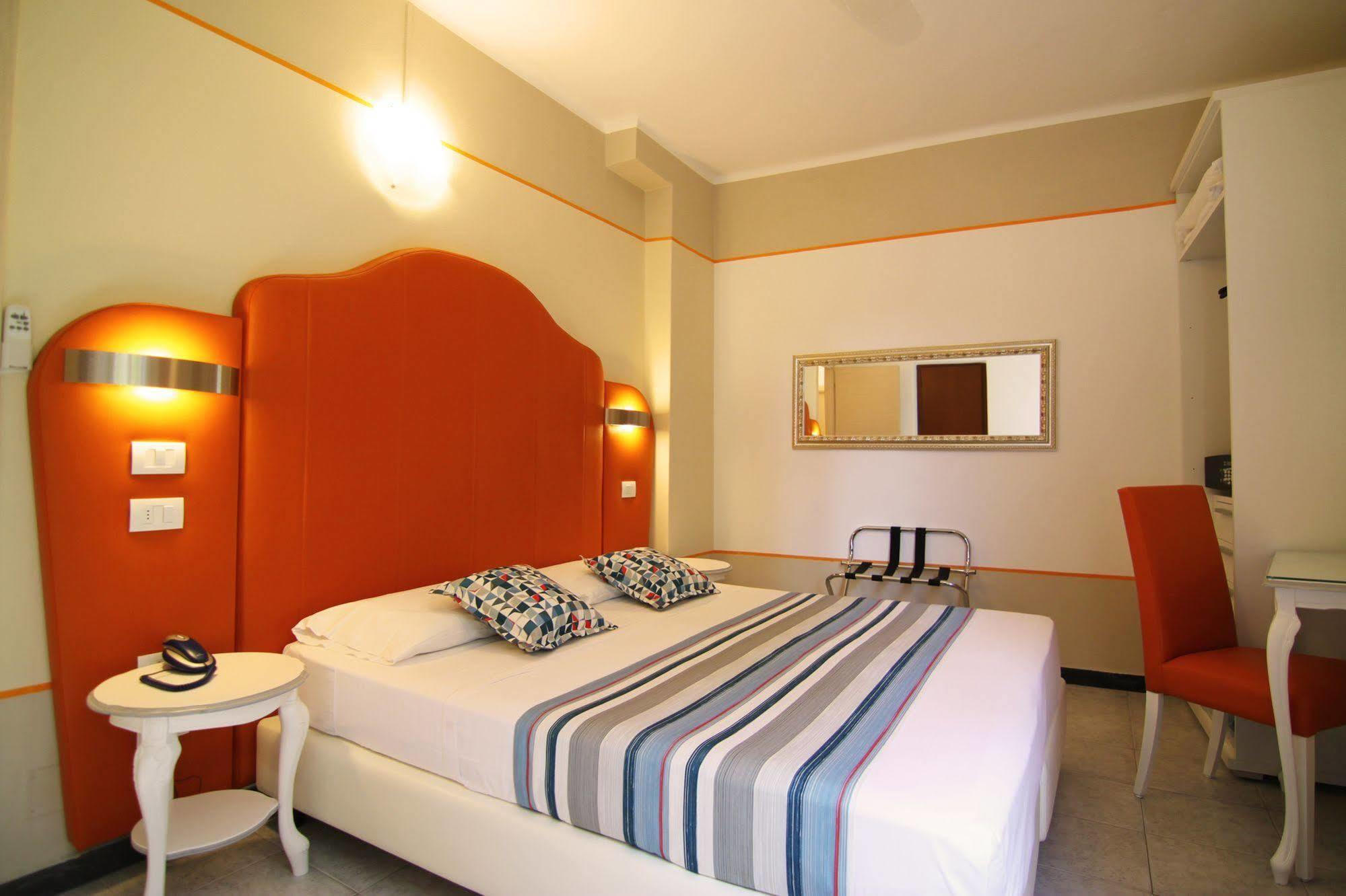 Souvenir Hotel 2*