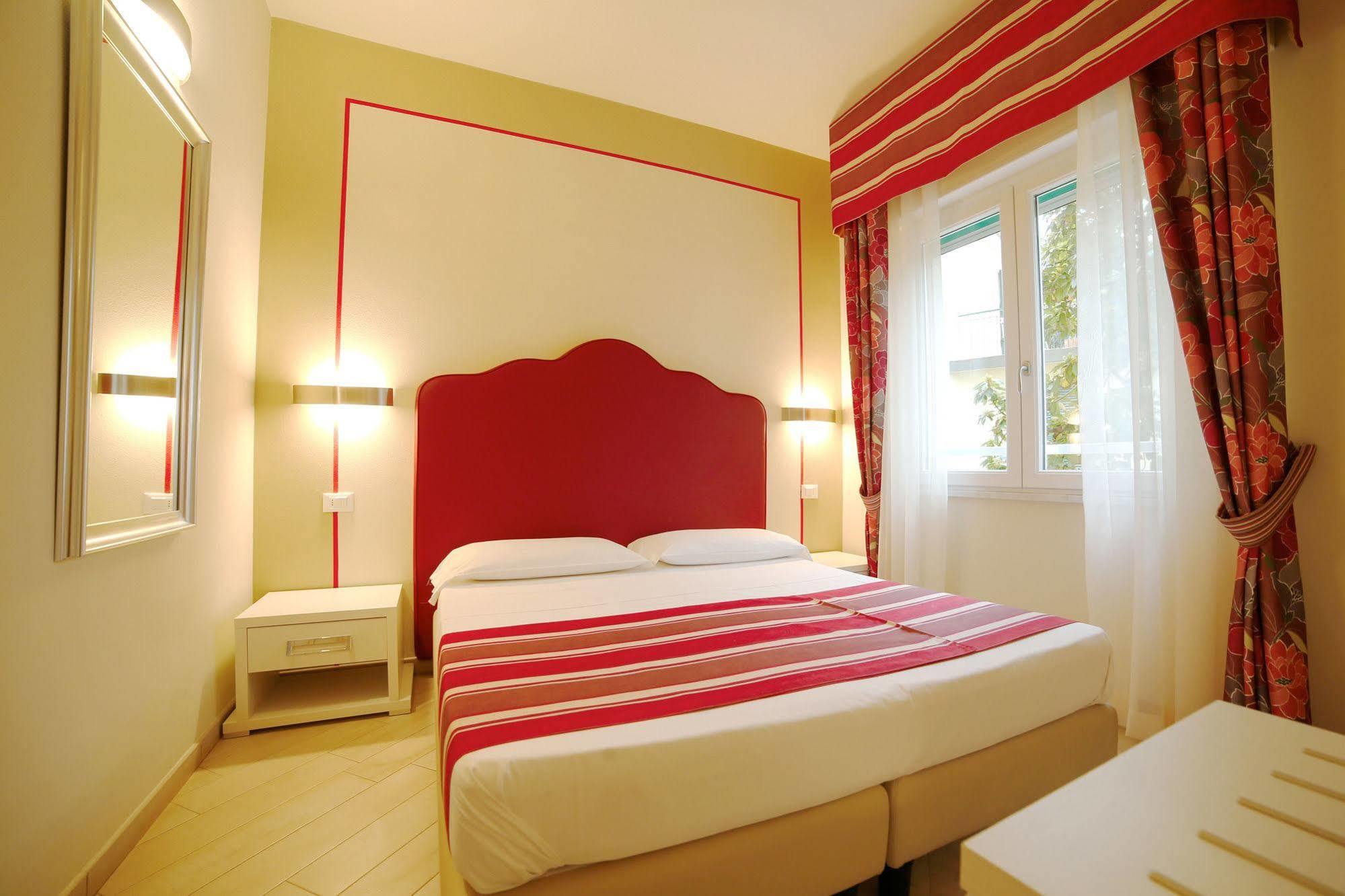 Souvenir Hotel 2*